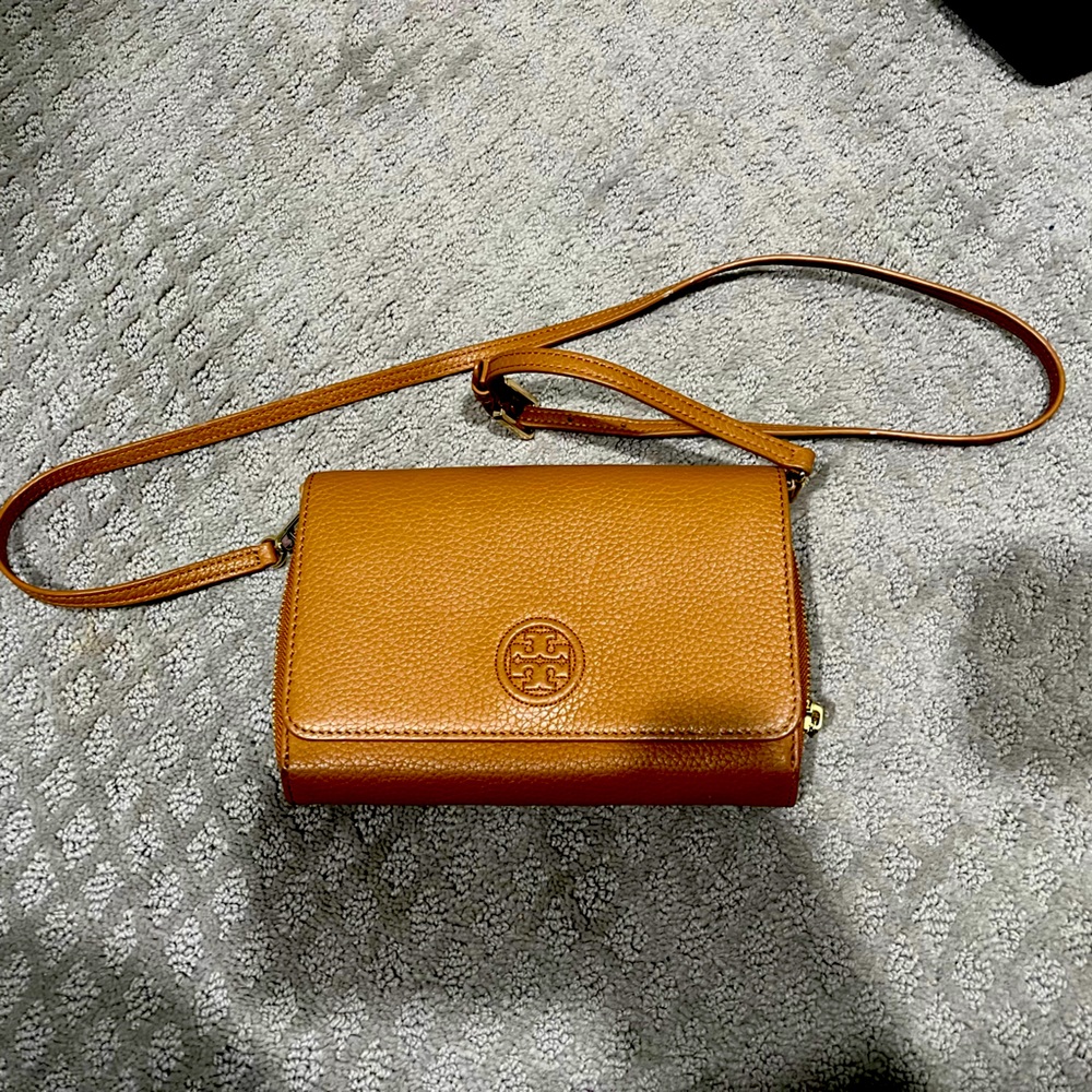 Tory Burch Wallet Size Crossbody in Camel
